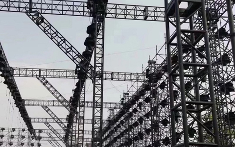 Black lighting truss system for outdoor big concerts in America