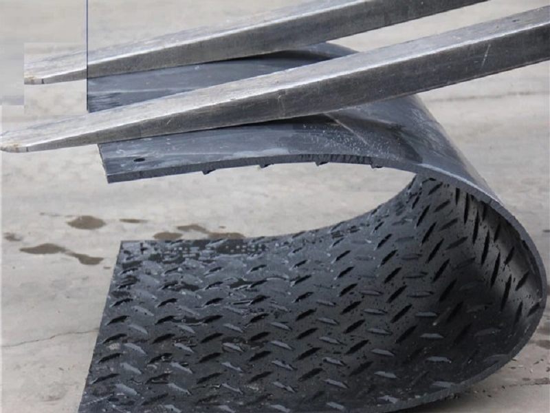 Lightweight Ground Protection Mats Skid steer 4 x 8 for Pathways