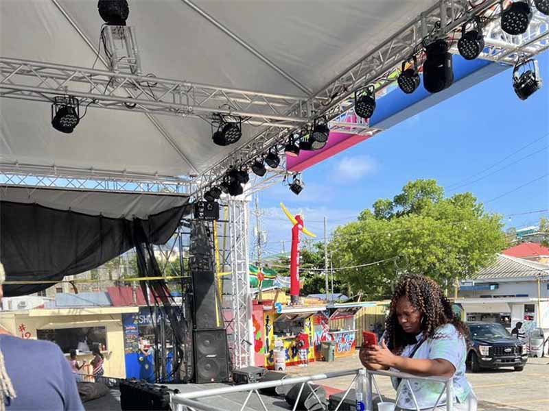 portable stage with roof