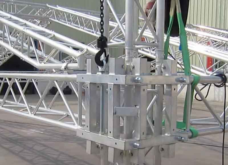 Sleeve block for lighting truss