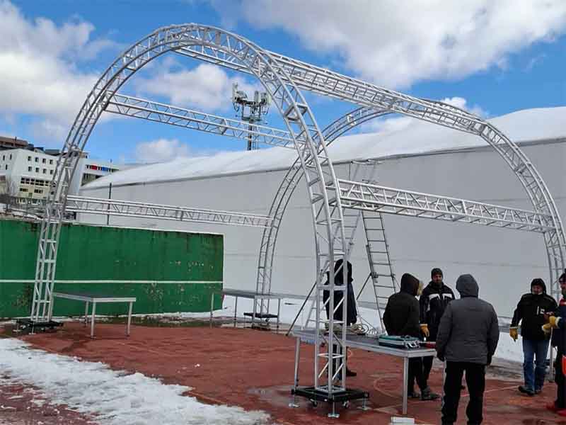 curved truss roof