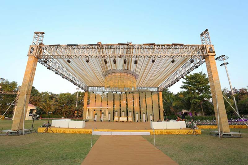 custom wedding box truss