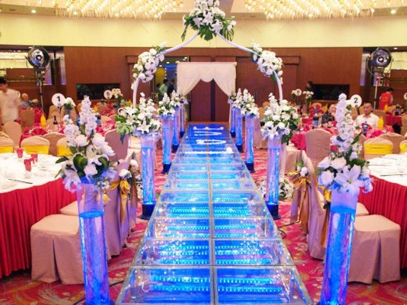 How to made a transparent wedding ceremony reception stage?