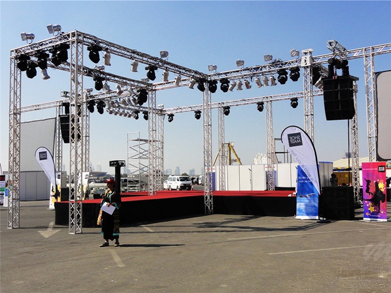Simply Supported Speaker Truss with mobile stage systems