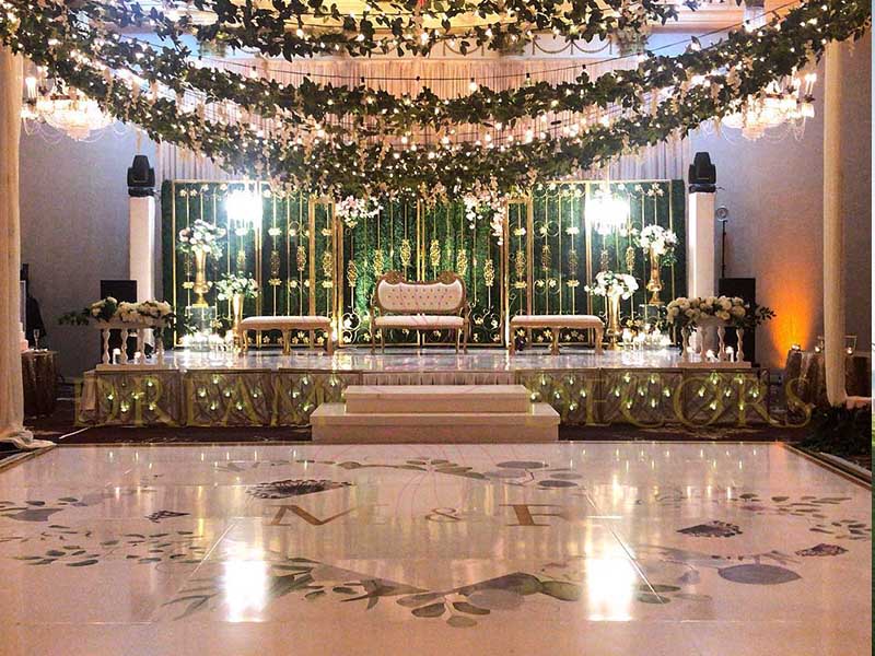 How to decorate an india wedding stage with flowers?