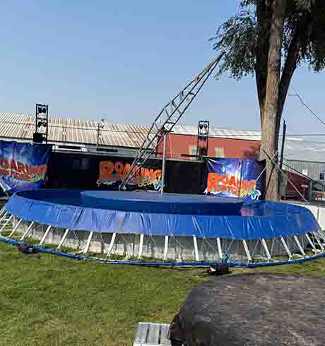 Mojo barricading circle to USA