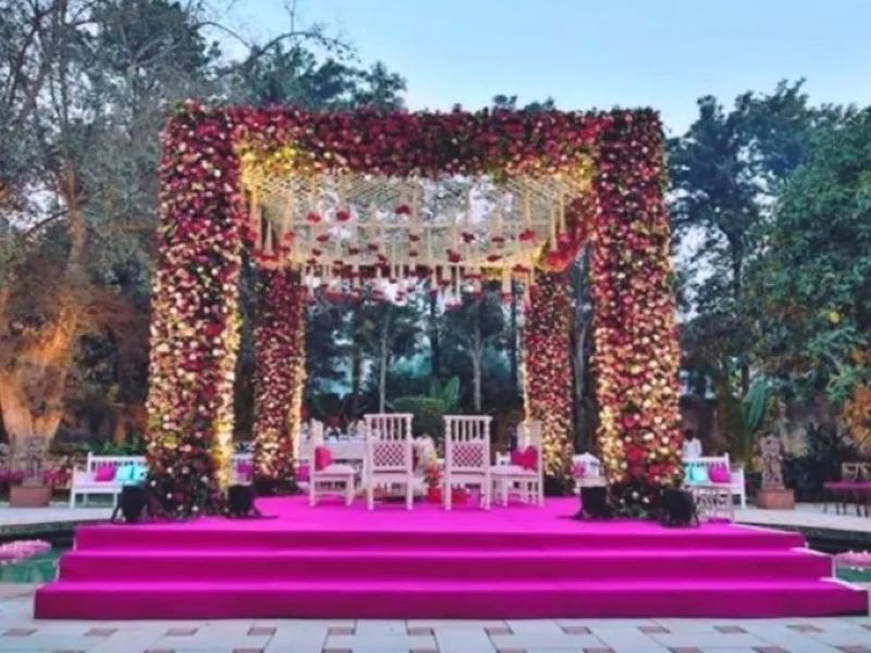 Outdoor Flower Wedding Stage Decoration Entertainment Staging